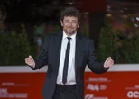 5 minuti faIl cantante e attore francese Patrick Bruel è in stato di fermo per diverse accuse di violenza sessuale
