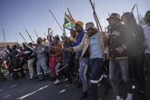 4 minuti faIl presidente del Sudafrica ha annunciato un piano contro l’immigrazione, dopo settimane di proteste e aggressioni xenofobe