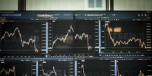 Gli algoritmi che fanno il lavoro dei trader di borsaBuona parte delle operazioni finanziarie oggi viene direttamente compiuta da sistemi informatici, ma gli umani sono ancora imprescindibili