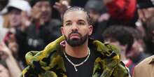 Drake ha fatto causa per diffamazione alla propria etichetta discografica per aver promosso una canzone contro di lui di un altro rapper