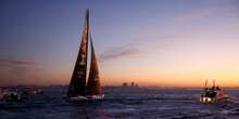 Tra il primo e l’ultimo di questa regata ci sono oltre 15mila chilometriIn Francia stanno rientrando i primi partecipanti della Vendée Globe, la competizione di vela più dura al mondo: gli ultimi sono ancora nel Pacifico