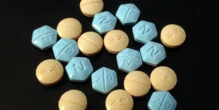 pochi secondi faProvare a scacciare l’ansia da prestazione con una pillolaNegli Stati Uniti per affrontare il palco o un evento importante è sempre più di moda e prescritto un vecchio farmaco contro l'ipertensione
