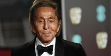 2 minuti faÈ morto Valentino GaravaniFondatore dell'omonima casa di moda, fu uno degli stilisti italiani più conosciuti al mondo, tra le altre cose per lo sfarzo e il rosso: aveva 93 anni