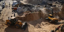 2 minuti faIsraele ha permesso alla Croce Rossa e all’Egitto di partecipare alla ricerca dei corpi degli ostaggi morti nella Striscia di Gaza