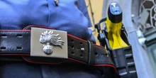 2 minuti faCinque carabinieri sono indagati a Napoli per il caso dell’uomo colpito da un taser e morto poco dopo