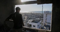 2 minuti faCosa succede adesso a GazaIl ritiro dell’esercito israeliano, la liberazione degli ostaggi e dei prigionieri, e l’arrivo di cibo e generi di prima necessità nella Striscia