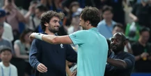 4 minuti faUna finale tra cugini che non si aspettava nessunoAl torneo Masters 1000 di Shanghai, tra Arthur Rinderknech e Valentin Vacherot, che hanno battuto a sorpresa alcuni dei tennisti più forti al mondo