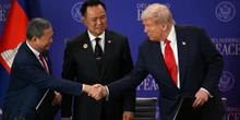 pochi secondi faCosa è andato a fare Trump in AsiaCome primissima cosa quello che lui ha definito un «accordo di pace», che però non lo è; e poi un sacco di incontri, tra cui soprattutto quello con Xi Jinping