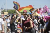 3 minuti faLe foto del Pride di RomaLo slogan di quest'anno è stato “La Repubblica è di chi la abita”, per gli 80 anni dalla fine della monarchia