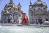 2 minuti faI piani delle città italiane per proteggere le persone dal caldoConsistono soprattutto in un potenziamento dell'assistenza agli anziani e a chi è più fragile, e in consigli su dove cercare riparo