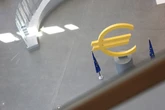 1 minuto faL’euro digitale, spiegatoChiariamo cos'è e soprattutto cosa non è, visto il dibattito e le mistificazioni che hanno preceduto la prima approvazione al Parlamento Europeo