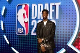 3 minuti faChi ha scelto chi al draft 2026 della NBAIl primo giocatore a essere selezionato è stato AJ Dybantsa, che giocherà per i Washington Wizards