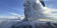 2 minuti faUn vulcano sta eruttando per la prima volta in centinaia di anniSi trova nella penisola della Kamchatka, nell'estremo oriente russo, e sì, c'entra anche il forte terremoto di mercoledì