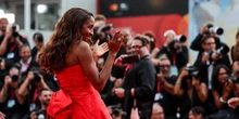 5 minuti faLe foto di ieri a VeneziaÈ stato soprattutto il giorno di “After the Hunt” di Luca Guadagnino con Julia Roberts, Ayo Edebiri e Andrew Garfield, presentato fuori concorso