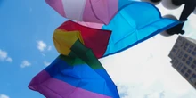 Cosa potrebbe cambiare per le donne trans nel Regno UnitoA causa della sentenza della Corte Suprema sulla definizione giuridica di ”donna” potrebbero perdere il diritto a essere riconosciute come tali in molti ambiti