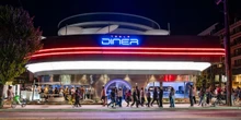 4 minuti faIl ristorante Tesla a Hollywood è più caotico che futuristicoHa aperto da due settimane, i robot umanoidi sono durati un giorno mentre continuano code, problemi e prodotti mancanti
