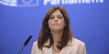 pochi secondi faIl Parlamento Europeo non ha revocato l’immunità a Ilaria SalisProbabilmente grazie ai voti di alcuni eurodeputati di centrodestra, che hanno votato contro la linea del loro gruppo politico