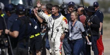 4 minuti faSecondo la procura di Fermo, l’incidente in parapendio in cui a luglio è morto Felix Baumgartner è stato causato da un suo errore
