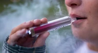 1 minuto faL’OMS è preoccupata dalle sigarette elettronicheHa stimato che siano usate da oltre 100 milioni di persone tra cui molti minorenni