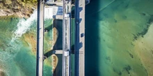 3 minuti faCome le aziende energetiche fanno enormi profitti a danno delle regioni italianeÈ una storia di concessioni vantaggiose, simile a quella che riguarda le spiagge ma più grossa e meno nota