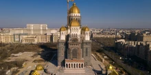 1 minuto faLa nuova, gigantesca cattedrale ortodossa di BucarestÈ una delle più grandi del mondo ed è costata centinaia di milioni di euro, che secondo i critici avrebbero potuto essere spesi altrove