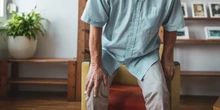 Cosa può dirci il “test della sedia”Un esercizio apparentemente banale può aiutare a prevenire le cadute, che negli anziani sono tra le principali cause di problemi di salute