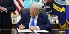2 minuti faNegli Stati Uniti impiegare lavoratori stranieri specializzati sarà più costosoTrump ha introdotto una tassa di 100mila dollari per i visti usati per impiegarli: colpirà molte aziende tecnologiche e università