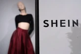 2 minuti faIn Francia è stata approvata una legge per regolamentare le aziende della cosiddetta “ultra-fast fashion” come Shein