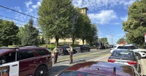 2 minuti faDue bambini sono stati uccisi in un attacco contro una scuola cattolica a Minneapolis, negli Stati Uniti