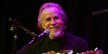1 minuto faUn’altra canzone di Jackson BrowneChe vola alta sulle Vecchie ruggini