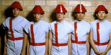 2 minuti faPop e avanguardia stavano assieme nei DevoGrazie a un documentario di Netflix si parla di nuovo di uno dei gruppi americani più singolari e bizzarri degli anni Settanta e Ottanta