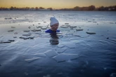 3 minuti faFotografie refrigerantiPer provare a distrarsi dalle temperature attuali guardando ghiaccio, neve e altre immagini freddissime (o dieci ore di video di pinguini)