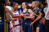 4 minuti faUn fallo che non è solo un fallo, in WNBAL’ha subito Caitlin Clark: molto forte, molto seguita e molto al centro delle attenzioni, pure quelle delle altre giocatrici di basket
