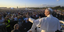 pochi secondi faLe foto del Giubileo dei giovani, con papa Leone XIVSabato un milione di persone si è riunito Tor Vergata, a Roma, tra bandiere di tutto il mondo, preghiere e qualche partita a carte