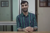 4 minuti faAlaa Faraj è uscito di prigione dopo aver trascorso 10 anni in carcere perché accusato di essere uno “scafista”