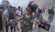 2 minuti faChi sono i giovani che protestano in NepalFanno parte della cosiddetta Gen Z: criticano l'alto tasso di disoccupazione, i politici corrotti e la ricchezza esibita sui social dai loro figli