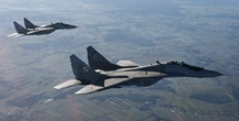 2 minuti faLa Russia ha violato lo spazio aereo polaccoCon degli oggetti che l'esercito e il governo della Polonia hanno identificato come droni diretti in Ucraina: alcuni sono stati abbattuti