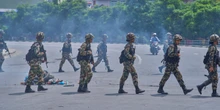 1 minuto faIn Nepal l’esercito ha imposto un coprifuoco nazionale, a causa delle grandi proteste di lunedì e martedì