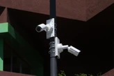 pochi secondi faCosa c’è dentro i decreti del governo sull’intelligenza artificialeVengono definiti vari aspetti finora regolati solo a livello europeo: il più delicato è quello che riguarda l'uso del riconoscimento facciale in luoghi pubblici