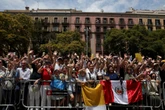 3 minuti faLe foto del viaggio di Leone XIV in Spagna, e di chi c’era a vederloIl papa ha parlato con i reali e in parlamento, inaugurato l'ultima torre della Sagrada Familia, ed è arrivato fino alle Canarie per incontrare le persone migranti