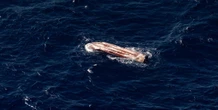 3 minuti faA Lampedusa sono state trasportate due persone migranti morte e 14 intossicate per le esalazioni della loro barca