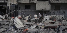 2 minuti faL’esercito israeliano ha ordinato l’evacuazione di un’area della Striscia di Gaza dove dice di non essere mai andatoIntorno alla città di Deir al Balah, che comunque è stata bombardata come tutto il resto del territorio