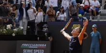 Jasmine Paolini ha vinto gli Internazionali di RomaIn finale ha battuto nettamente Cori Gauff: erano quarant'anni che un'italiana non vinceva il più prestigioso torneo di tennis italiano