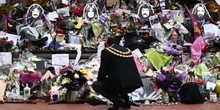 5 minuti faLe foto più belle del corteo funebre per Ozzy OsbourneSi è tenuto mercoledì a Birmingham, la sua città natale, con migliaia di persone e un accompagnamento musicale a tema