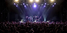 1 minuto faTanti saluti dalle Canzoni 2025Le foto del festival musicale e non solo musicale organizzato dal Post a Peccioli, in Toscana