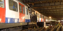 1 minuto faVent’anni fa esplosero tre bombe nella metro di LondraE una su un autobus, in un attentato islamista che uccise 52 persone e cambiò il modo in cui vengono condotte le operazioni antiterrorismo nel Regno Unito