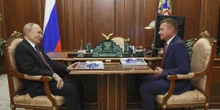 2 minuti faIl presunto suicidio dell’ex ministro dei Trasporti russoRoman Starovoyt era stato appena licenziato da Putin, e le circostanze della sua morte sono poco chiare