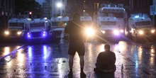 Cos’hanno di nuovo, e cosa no, le rivolte in Irlanda del NordSono in corso da tre giorni, aizzate da gruppi di estrema destra contro gli immigrati: una cosa già vista di recente sia in Irlanda che nel Regno Unito