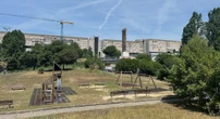Fuori e dentro il CorvialeMentre il quartiere intorno migliora e viene riqualificato, nei mastodontici palazzi alla periferia di Roma gli investimenti e la manutenzione sono di fatto inesistenti