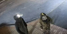 2 minuti faLa polizia neozelandese ha diffuso un video che sembra mostrare l’uomo che nel 2021 fuggì con i figli nei boschi e non è stato più trovato